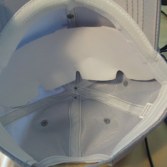 BNWT LADIES/ GIRLS GRAY SATINY HAT W/ GOLD HARDWARE ( FLAW, MISSING A BALL) - Picture 6 of 8